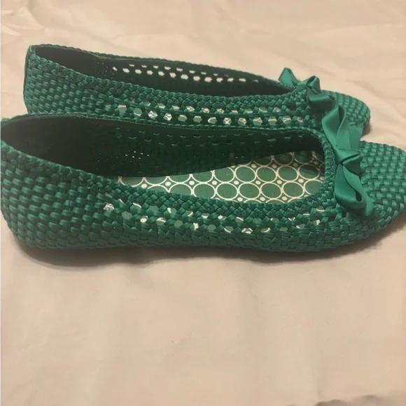 Kelly & Katie Flats
Green fabric uppers
Style name *Weave-me* - Picture 2 of 7